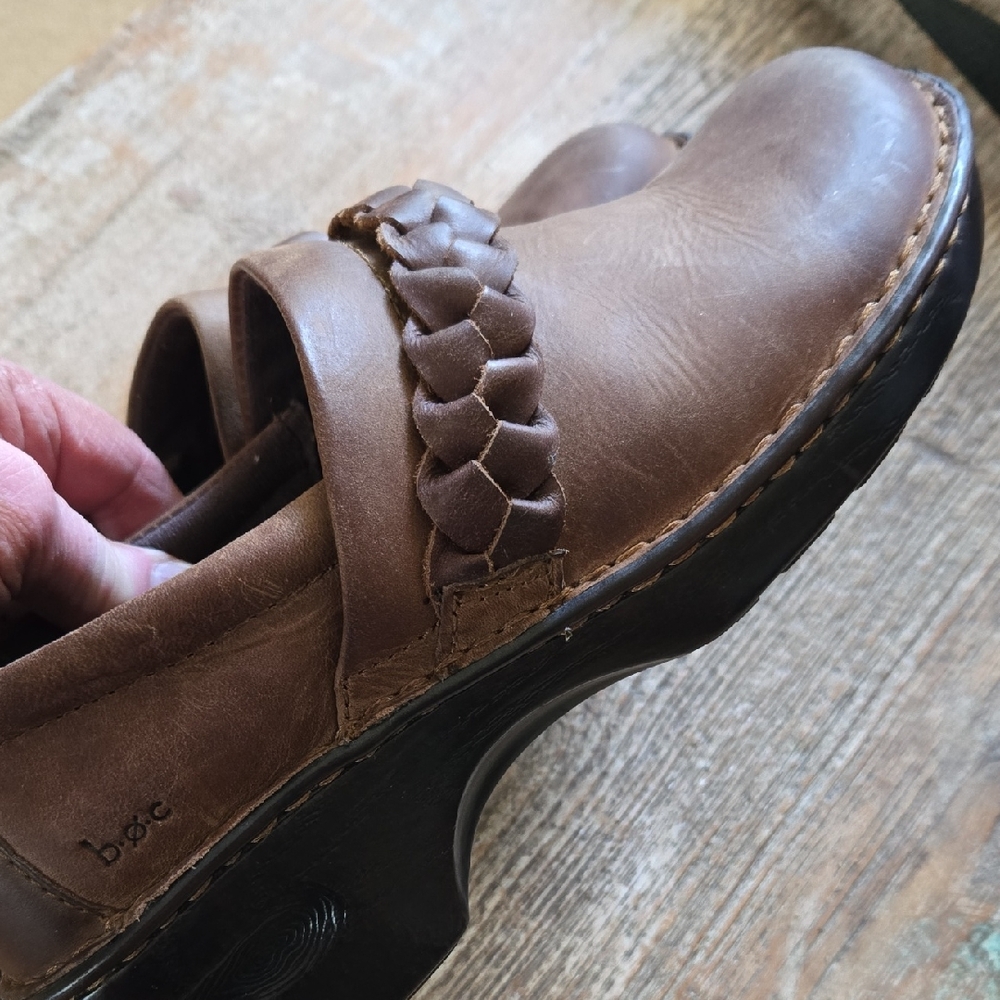 B.O.C. Peggy Brown Leather Clogs with Braided Strap - Size 9.5     (BIN 006)
